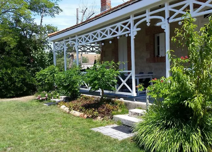 Demeure 300m De La *