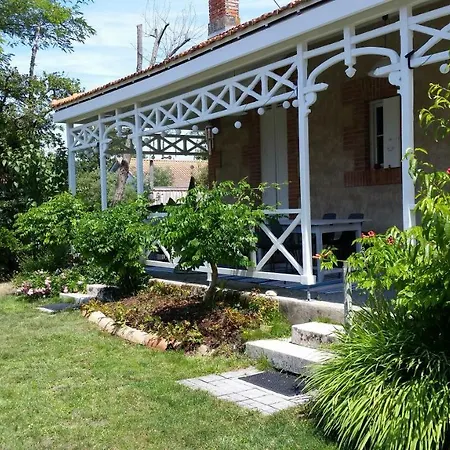 Demeure 300m De La *