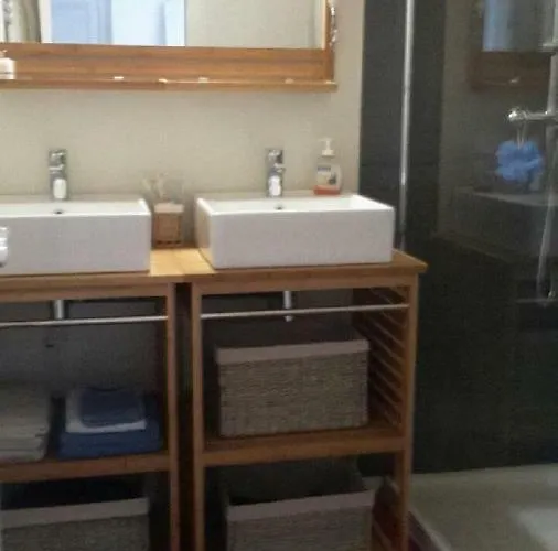 Demeure 300m De La *